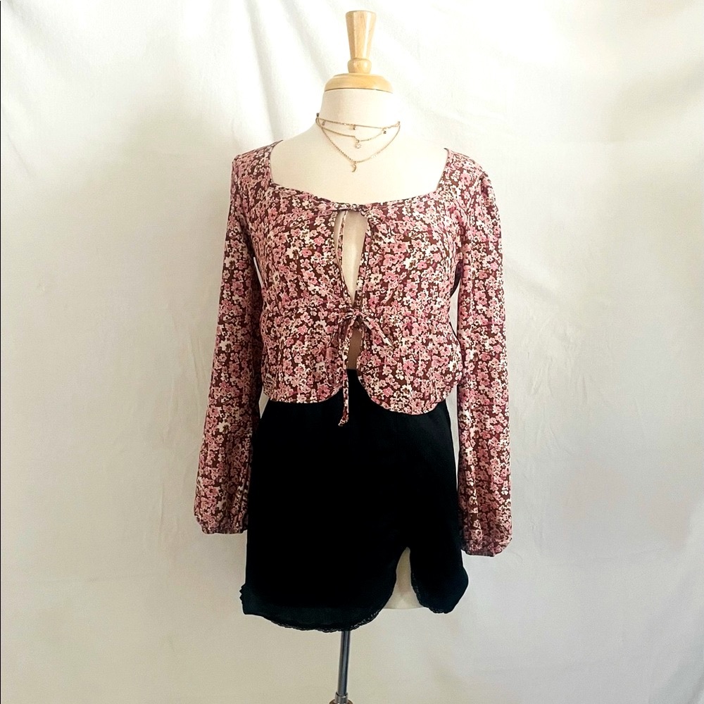 Altar’d State Floral Puff Sleeve Tie Up Crop Top